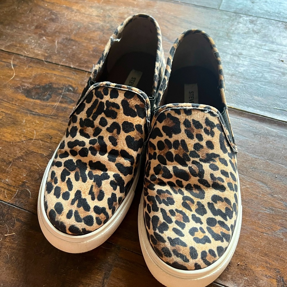 STEVE MADDEN SLIP-ON SHOES